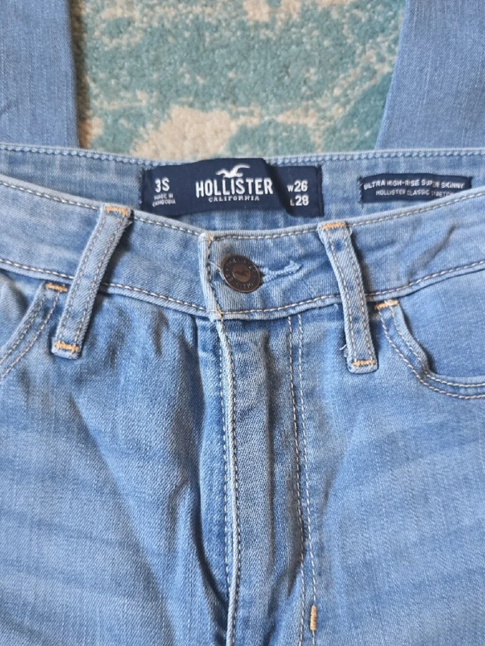 Hollister Light Wash Skinny Jeans in Soft Blue